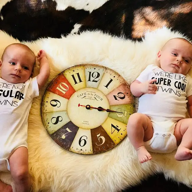 

Забавный подарок для малышей Twin s, одинаковые наряды для мальчиков и девочек, нейтральная детская одежда, унисекс, для детей