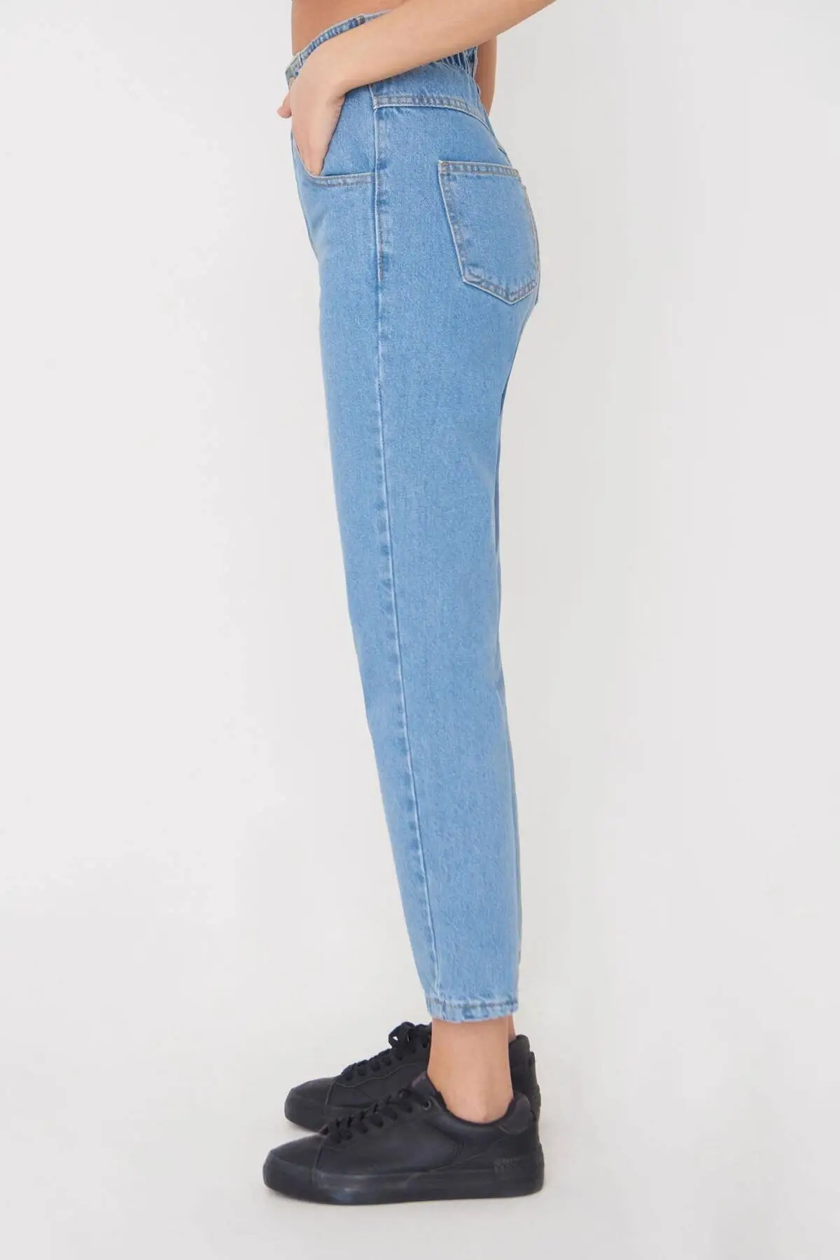 

Women's Outdoor Color High Waist Jeans Jeans Button Detail Women Jeans 2021 Fashion