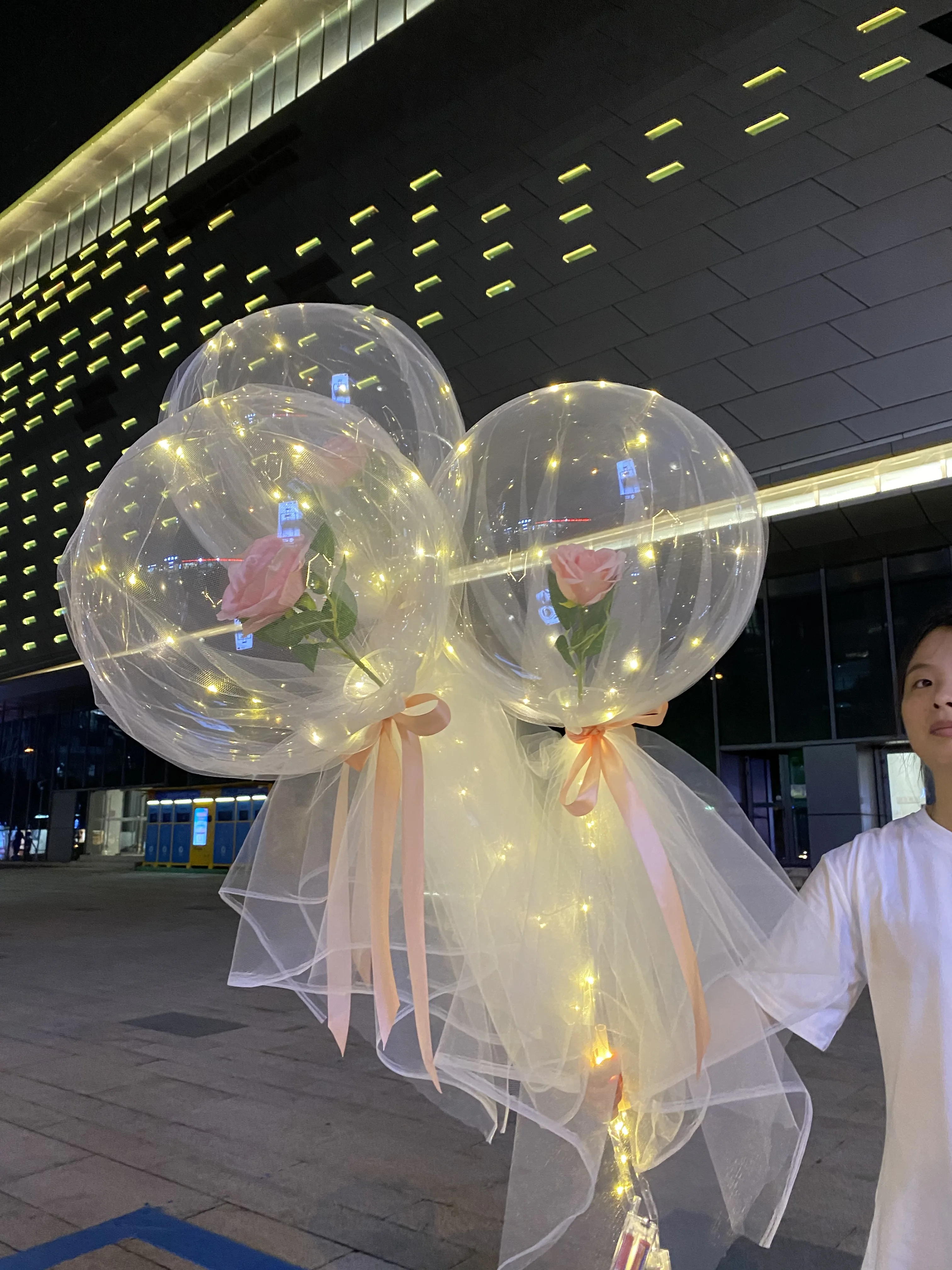 

LED Rose Balloon Bouquet Luminous Romantic Globes Christmas Decorate Gift Valentines Day Gift Birthday Party Wedding Decoration