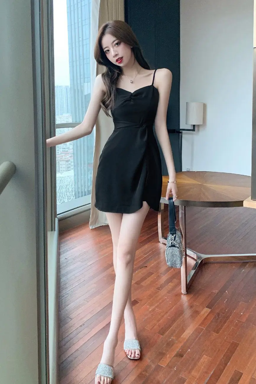 

COIGARSAM Sexy Women dress New Summer French Style Spaghetti Strap Pleated V-Neck Dresses Black Apricot 6223