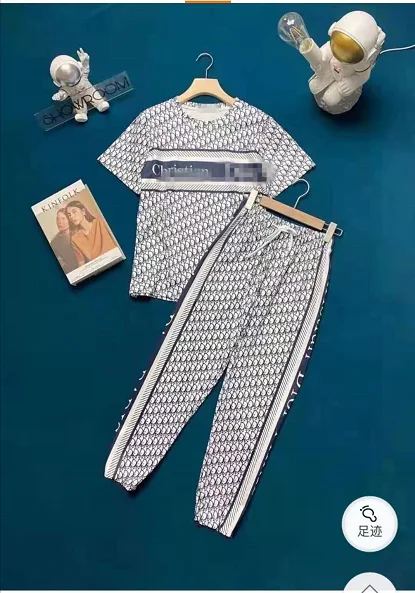 

Spring / Summer 2021 Collection of Fashionable High-end Western Style Suit for Men and Women with Silver