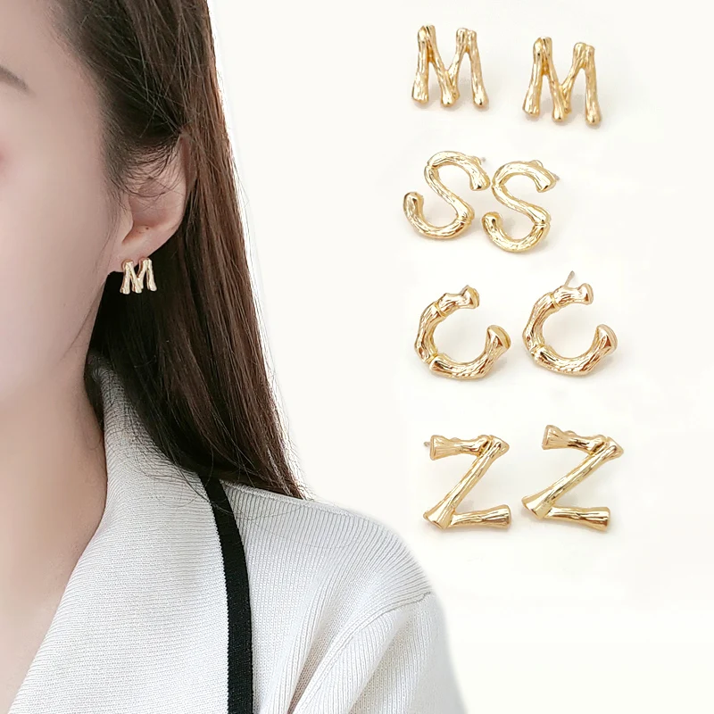 

2020 Simple New Gold Metal Letter Geometric Stud Earrings for Women Girl Personalize Everyday Party Jewelry Brincos