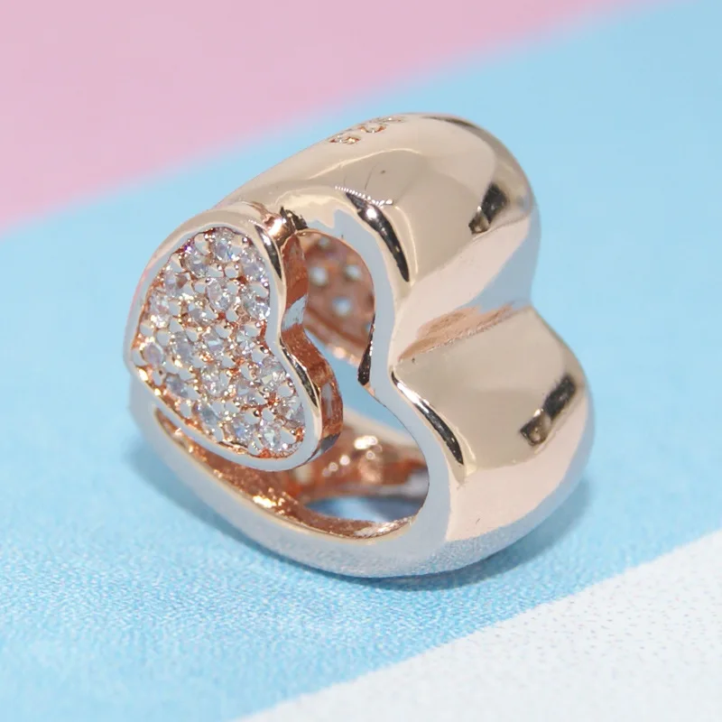 Новинка бусины-подвески из серебра со сверкающими сердечками лепестками