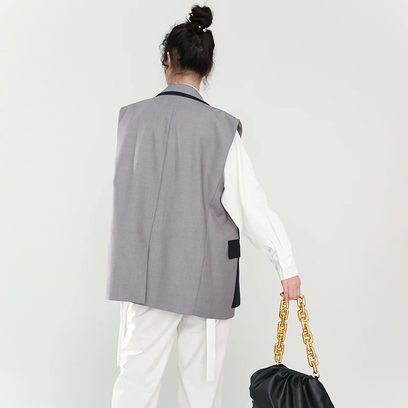 

[EAM] Women Loose Fit Gray Striped Contast Color Big Size Vest New Lapel Sleeveless Fashion Tide Spring Autumn 2021 1DD41920