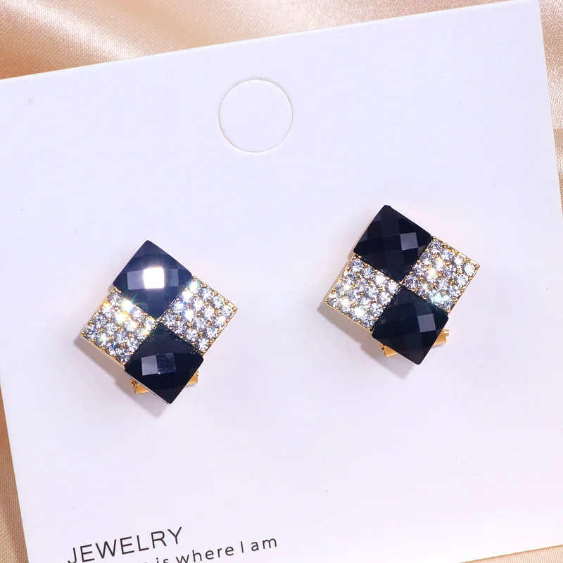 Женские серьги гвоздики с кристаллами большие геометрические золотого цвета