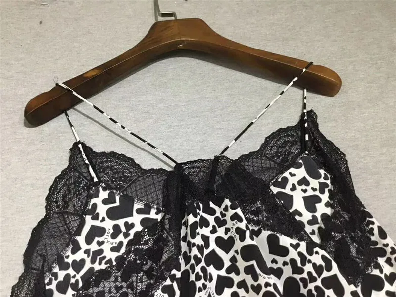 Женский кружевной топ с сердечками v образным вырезом и тонкими бретельками