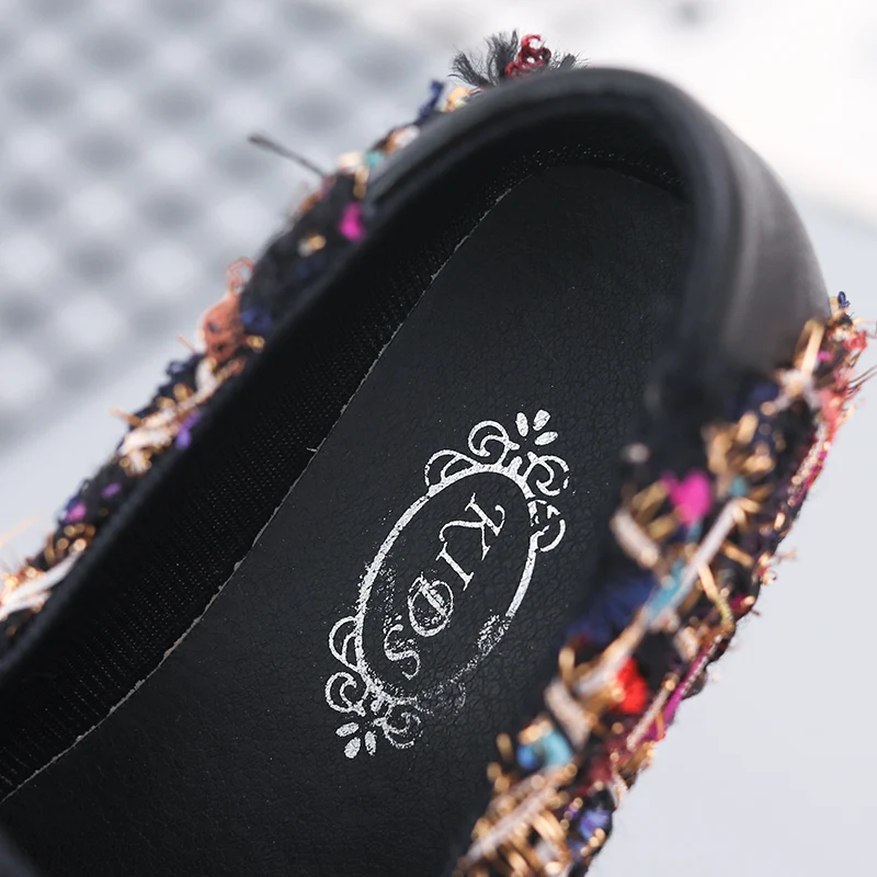 Туфли на плоской подошве для девочек модные весенние детские разноцветные