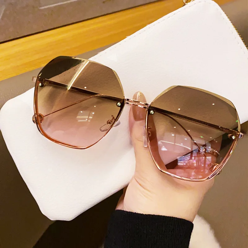 

Солнечные очки в винтажном стиле женские, роскошные брендовые большие круглые солнцезащитные аксессуары с градиентом, коричневые квадратн...