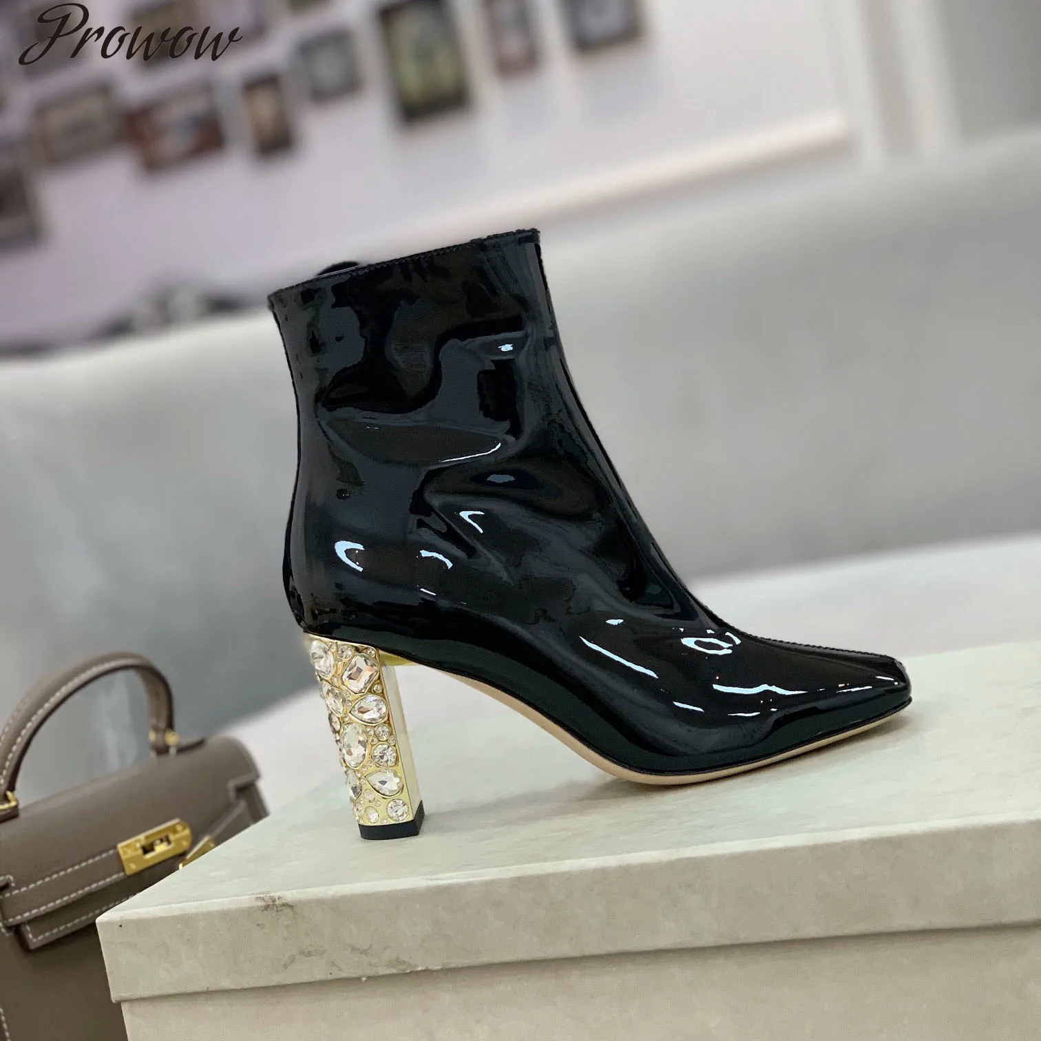 

Женские ботинки из лакированной кожи на высоком каблуке, с круглым носком