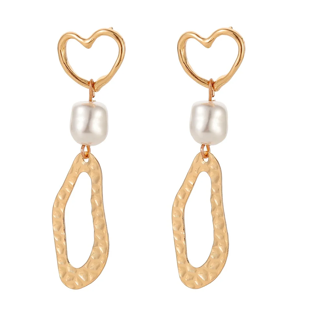 

Simple Hollow Heart Geomentric Women Piercing Earrings Vintage Metal Freshwater Pearl Hanging Earrings Jewelry 2021 EH054