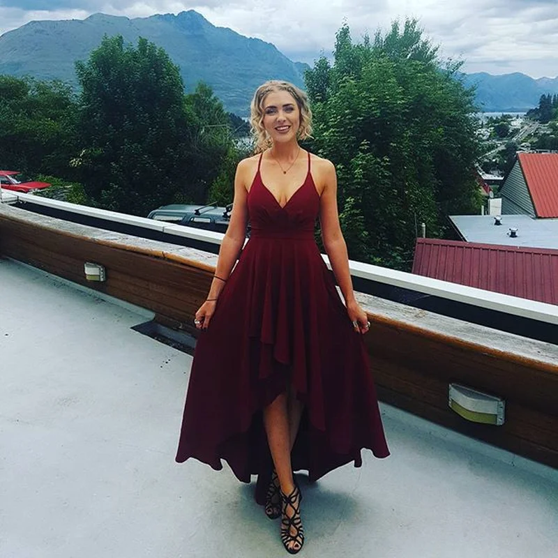 Женское платье сарафан на бретельках однотонное сексуальное с V образным вырезом
