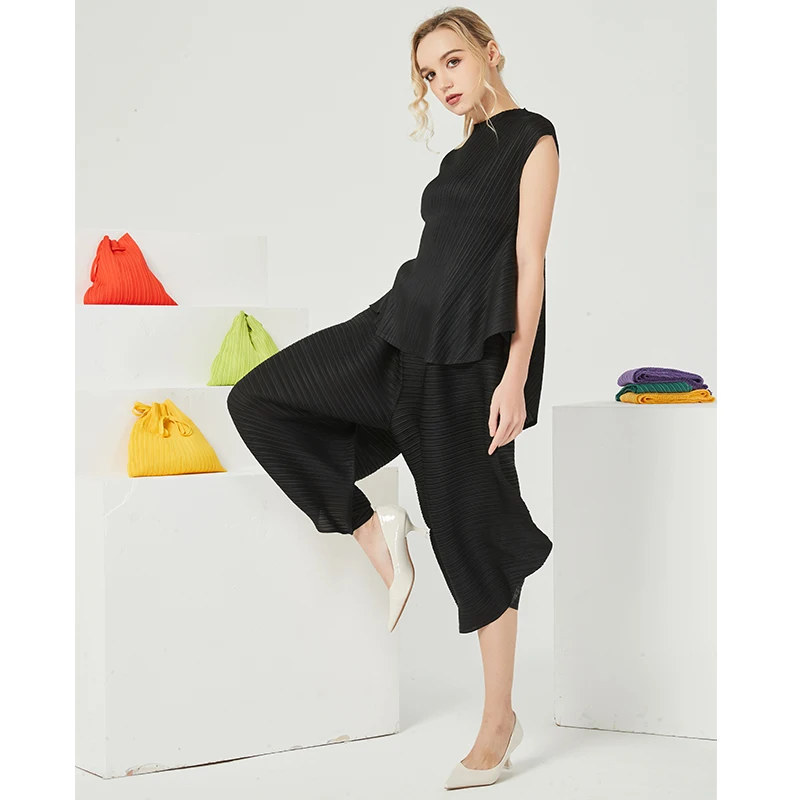 2020 summer women's sleeveless T-shirt set Miyak fold Large size slim temperament vest casual wide-leg pants two-piece suit Tied