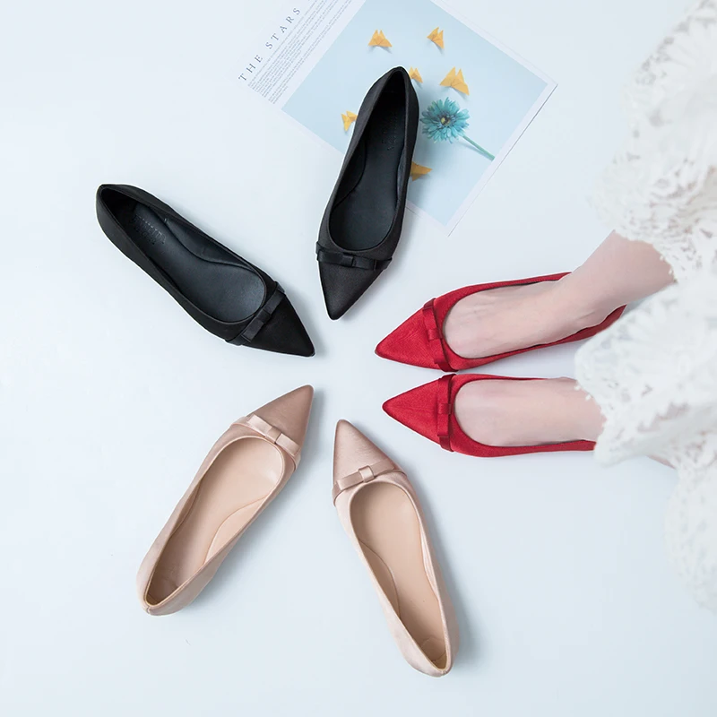 2020 г. Весенне-летние тонкие туфли с острым носком женские атласные Красного цвета