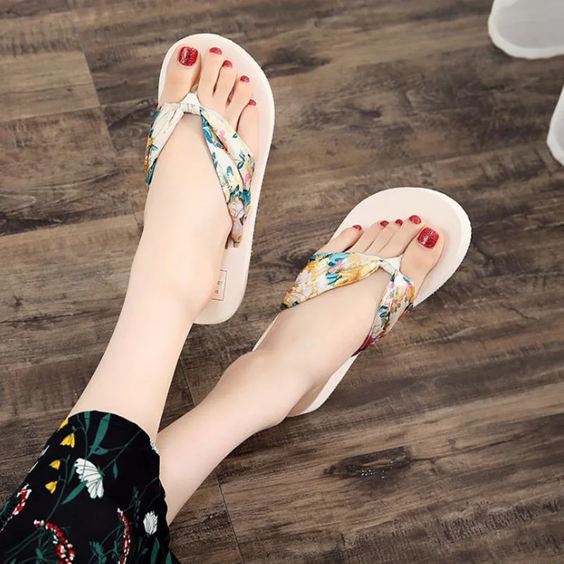 Летние женские шлепанцы COSMAGIC новинка 2020 модные пляжные с цветочным принтом