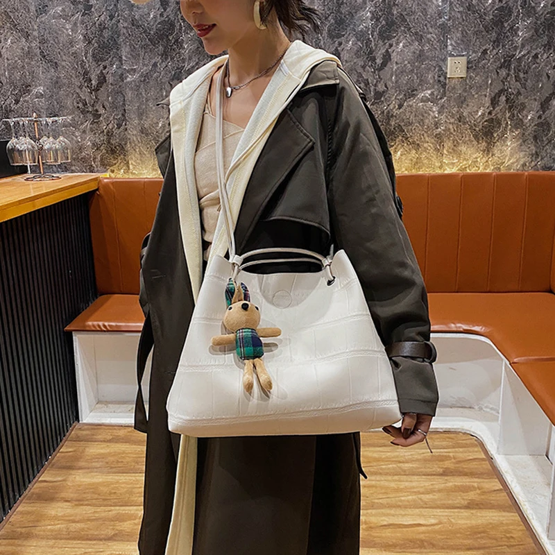 

Classic Stone Pattern Large Bag Versatile Texture Autumn Winter Bucket Bag Big Capacity Lady Tote Small Rabbit Ornament Handbag