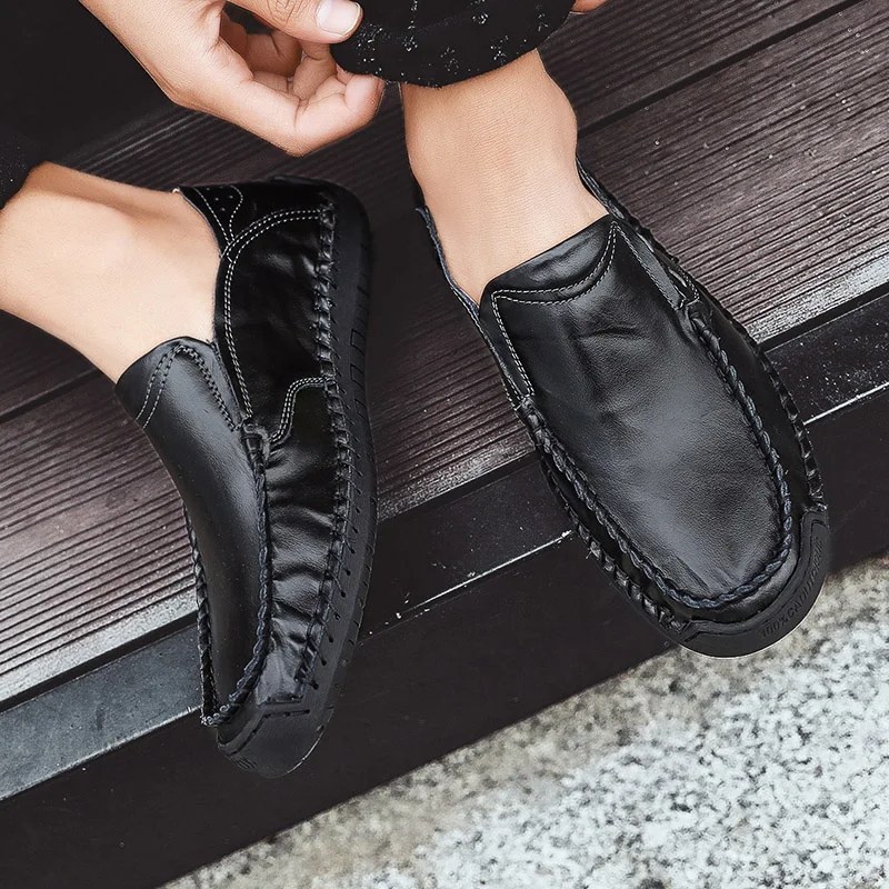 Мужская обувь лоферы на плоской подошве удобная повседневная из натуральной