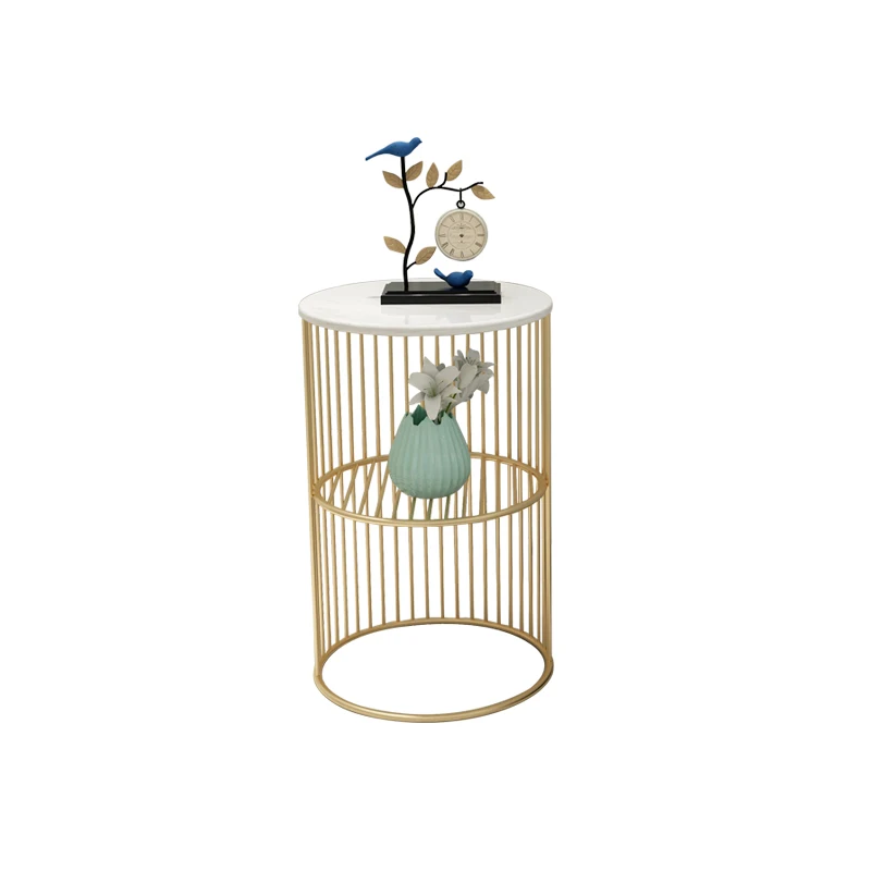 Скандинавский Маленький журнальный столик с мраморными краями и несколькими