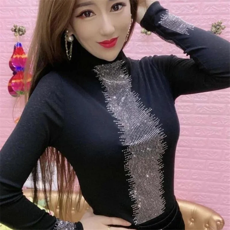 Женская футболка с высоким воротником