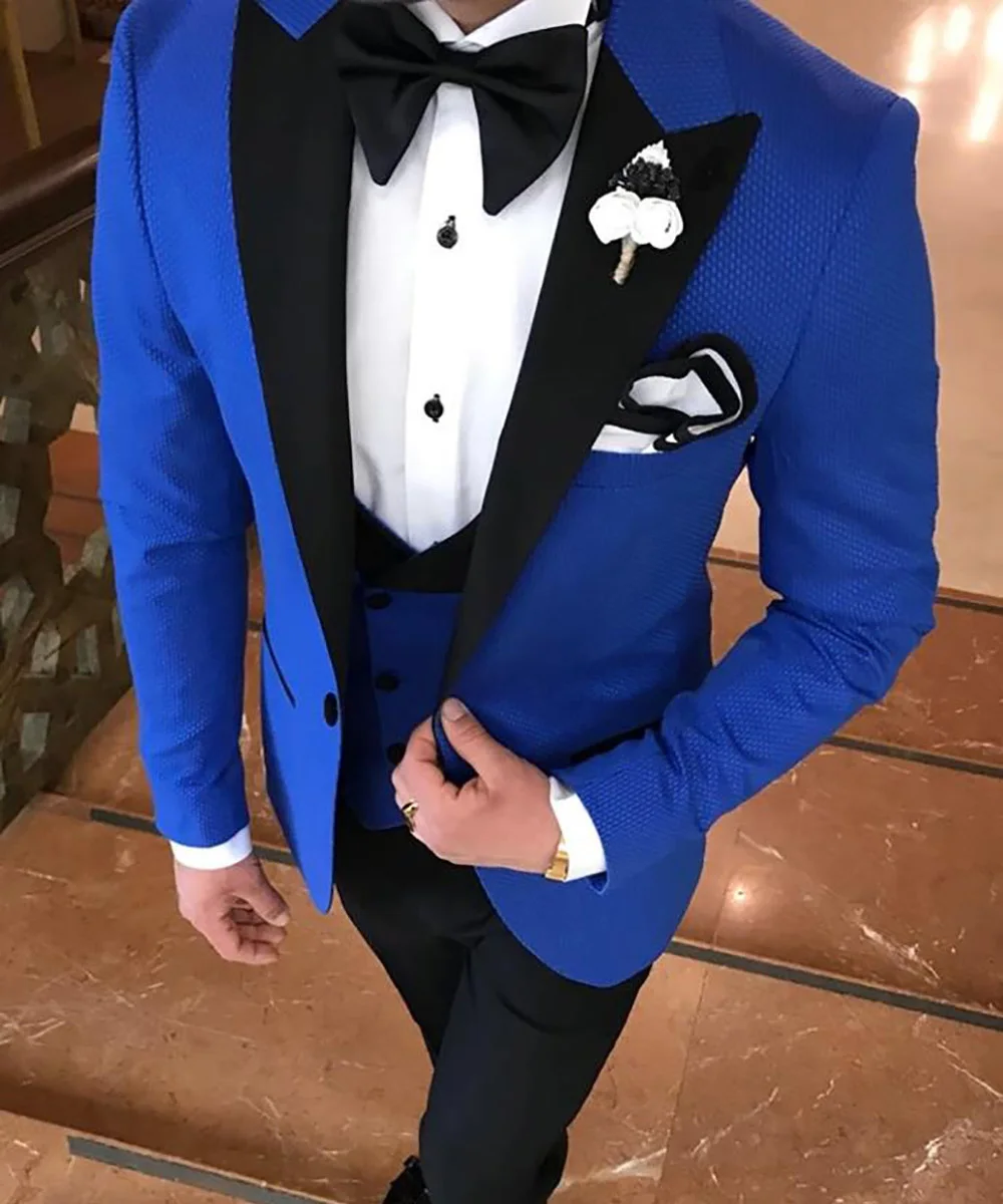 Мужской костюм из 3 предметов строгий приталенный однотонный смокинг с отворотом