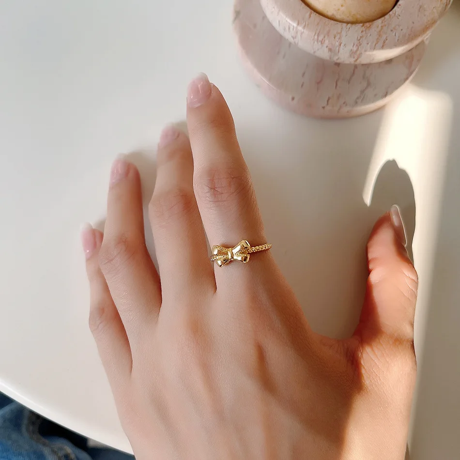 Женское кольцо в стиле ретро под серебро