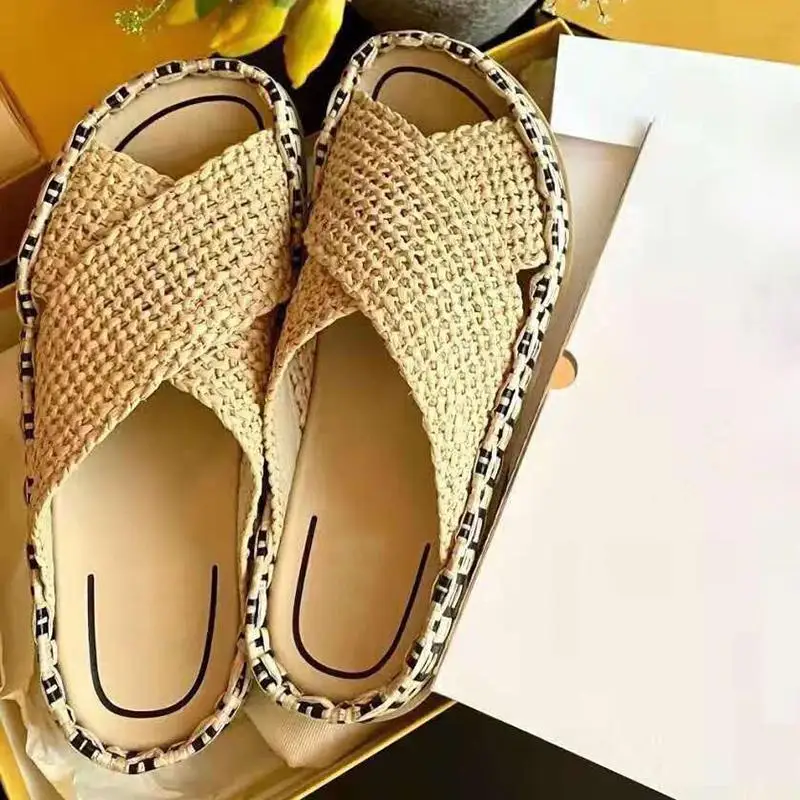 

New Slippers Fashion Weaving Design Luxury Raffia Women Summer Outdoor Flip Flops Shoes Slides Open Toe Comfortable Breathable