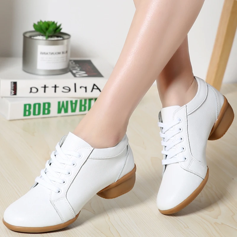 Туфли женские из натурального спилка без застежек круглый носок на платформе