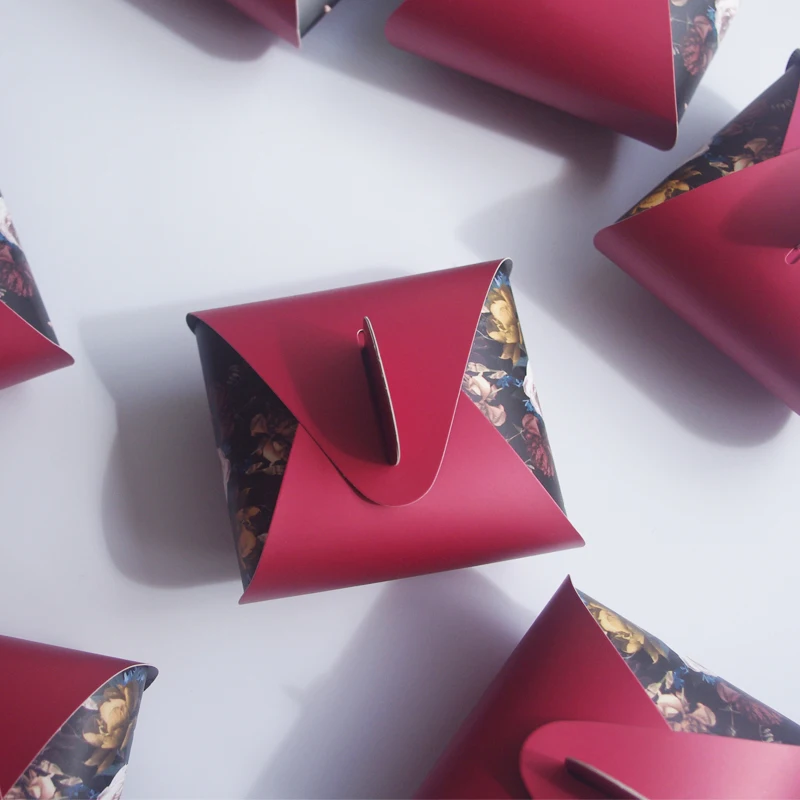 Бумажная Подарочная коробка для конфет цвета Бургунди с ручками упаковка