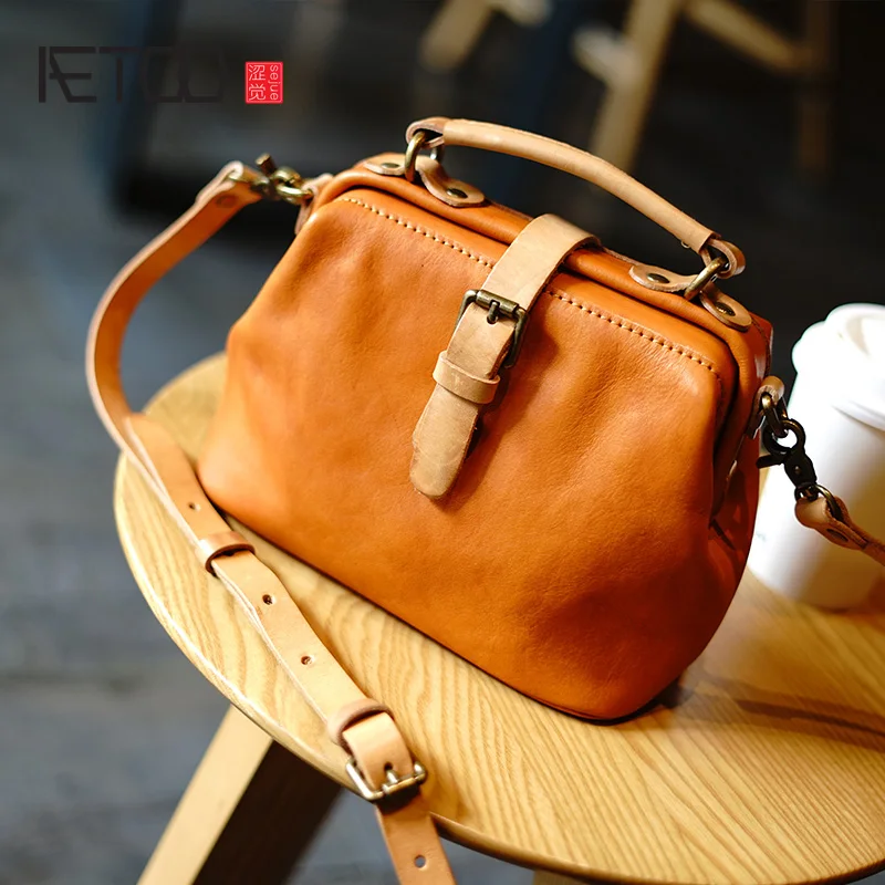 

AETOO Implant blends cowhide Handmade doctor bag, simple leather retro single shoulder oblique carry female bag