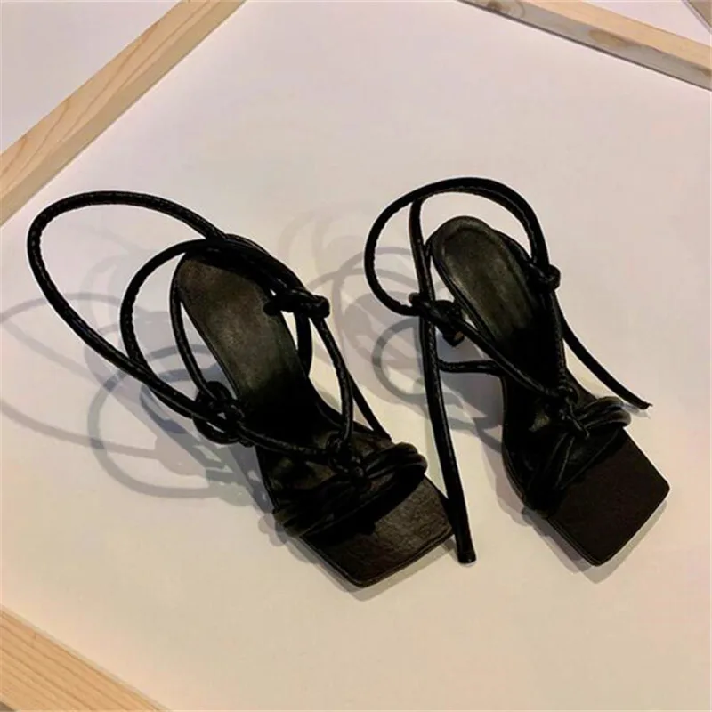 Пикантные модные женские туфли на высоком тонком каблуке с квадратным носком