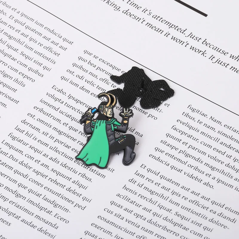 Металлическая эмалированная брошь в виде рюкзака Тор Локи | Украшения и