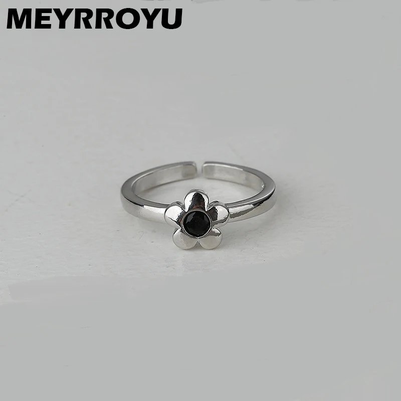 

Женское кольцо с цветком MEYRROYU, винтажное Открытое кольцо из стерлингового серебра 925 пробы с черным цирконием, простое Ювелирное Украшение ...