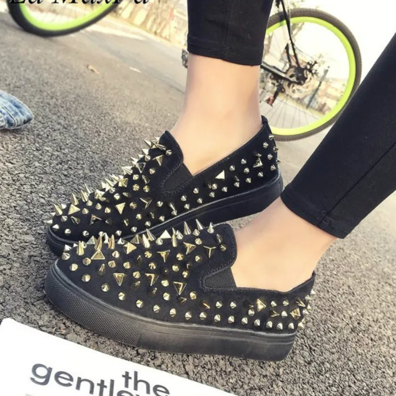 2020 Женская обувь на плоской подошве Повседневное шипованной Элитный бренд
