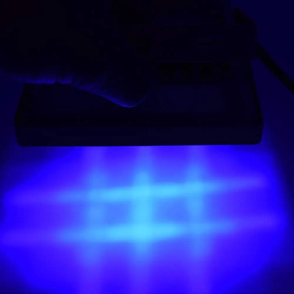 Светодиодный УФ-светильник из смолы во время быстрого изготовления прототипов