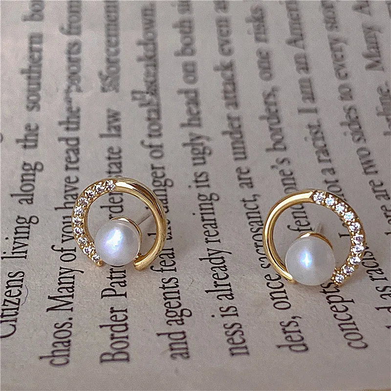 2020 New Arrival Trendy Round Exquisite Pearl Round C-shaped Simple Stud Earrings For Women Fashion Crystal Jewelry 3