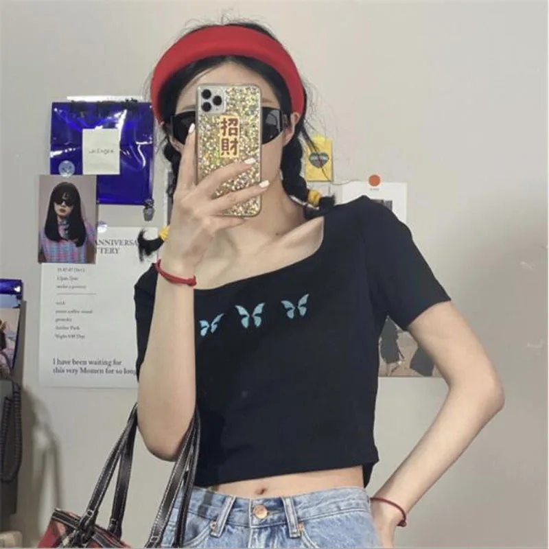 

Футболка женская весенне-летняя с вышивкой бабочки и квадратным вырезом