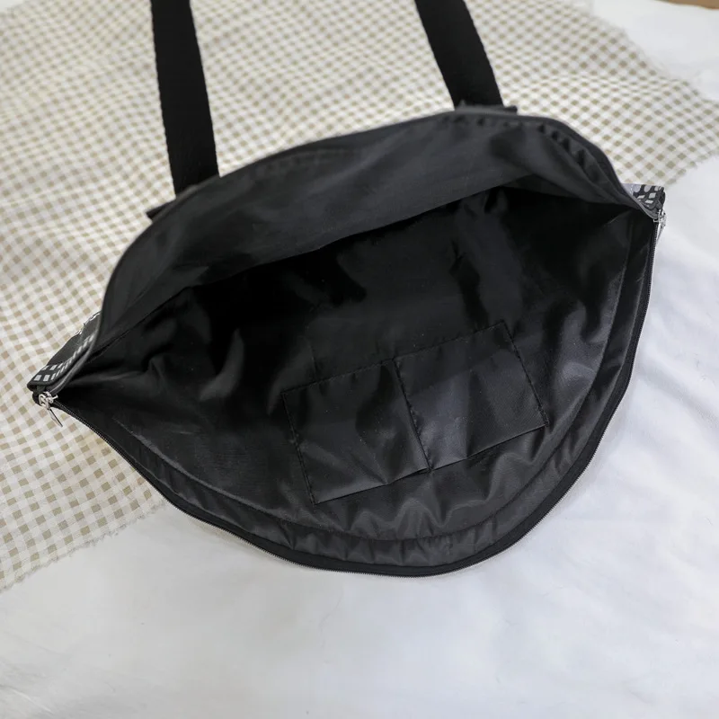 

New style shoulder bag canvas bag personality design creative mask shape shoulder bag large-capacity fashion shopping handbag