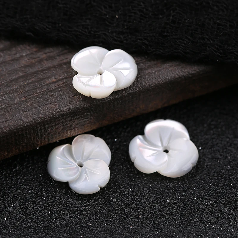 Бусина из натуральной морской ракушки с тремя лепестками 1 шт. 10 х10 мм гладкая 3D