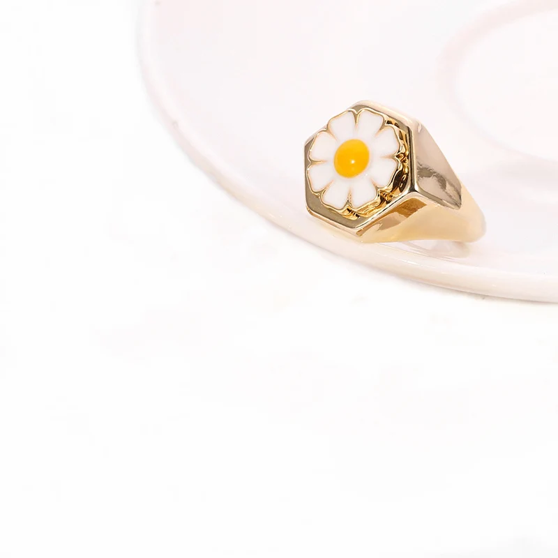 

New Women Flower Rings Gold Color Small Daisy Tulip Adjustable Metal Rings For Women Girls Fashion Jewelry Gifts