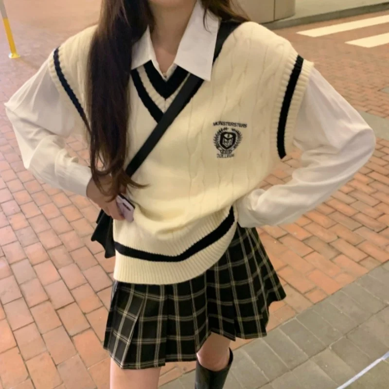 

Женский вязаный костюм в стиле преппи с длинными рукавами и свитером без рукавов