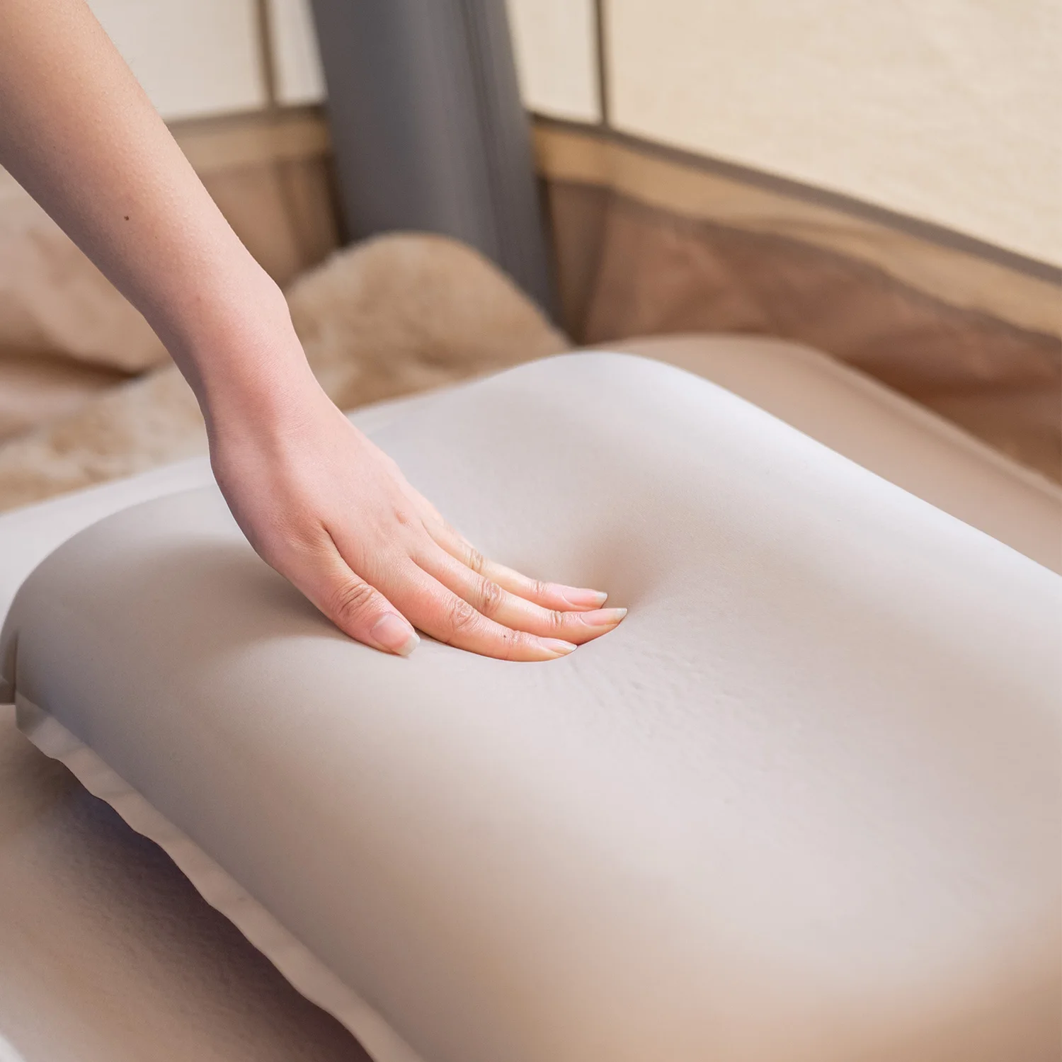 Надувная подушка Naturehike Outdoor 3D Comfortable Silent Foam Pillow для походов и путешествий с легким хранением.
