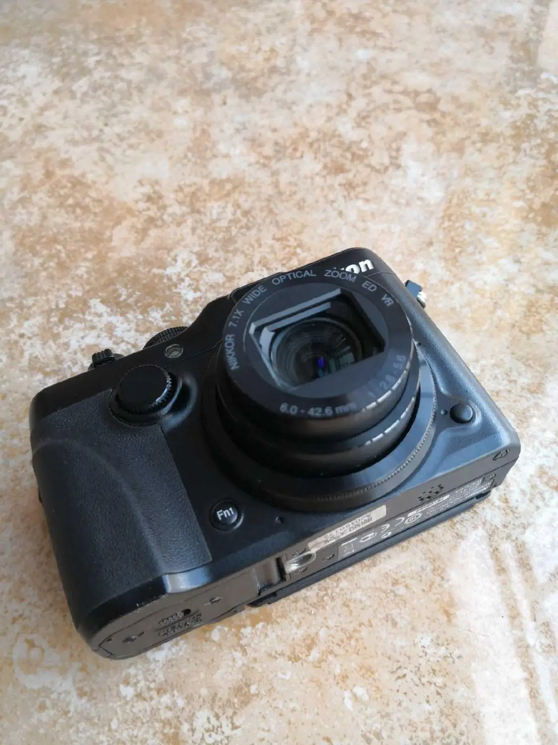 Цифровая камера Nikon COOLPIX P7100 10 1 МП с оптическим зумом 7 1x объективом NIKKOR ED 3-дюймовым