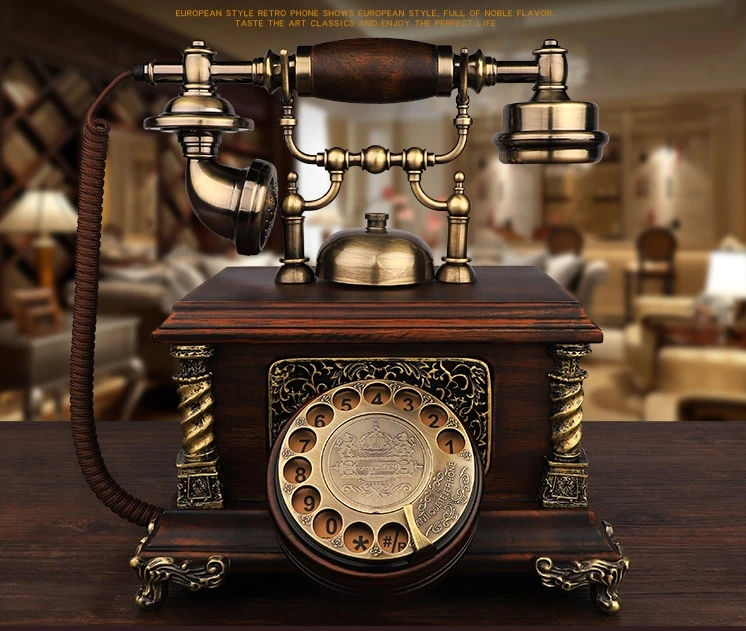 Классический старинный стационарный телефон из массива дерева в американском