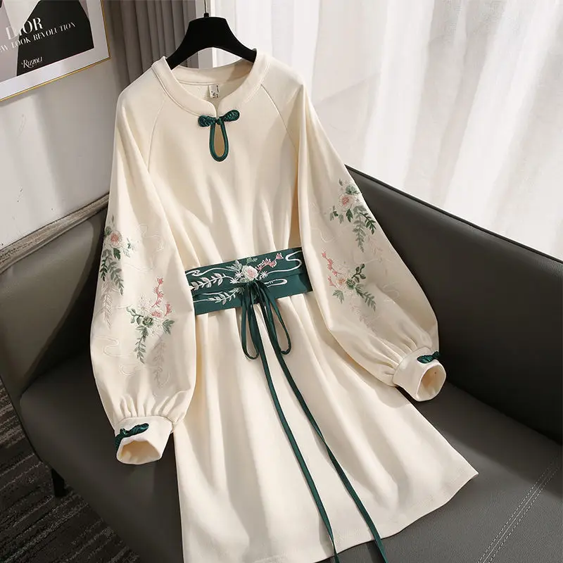 

Fall Modified Cheongsam Dress for Women Chinese Tang Green Waistband Hanfu Embroidered Long Sleeves Plus Size Cosplay Costumes