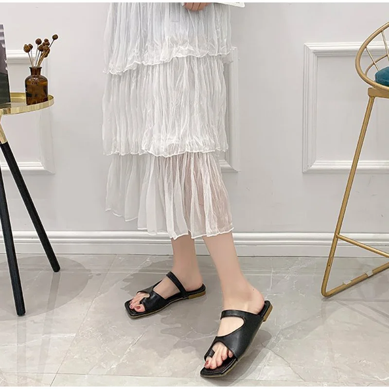 

Women Slippers Beach Slipper Slides Female Shoes 2021 Hot Casual Indoor Low Heels Clip Toe Outdoor Soft PU Leather Ladies Rubber