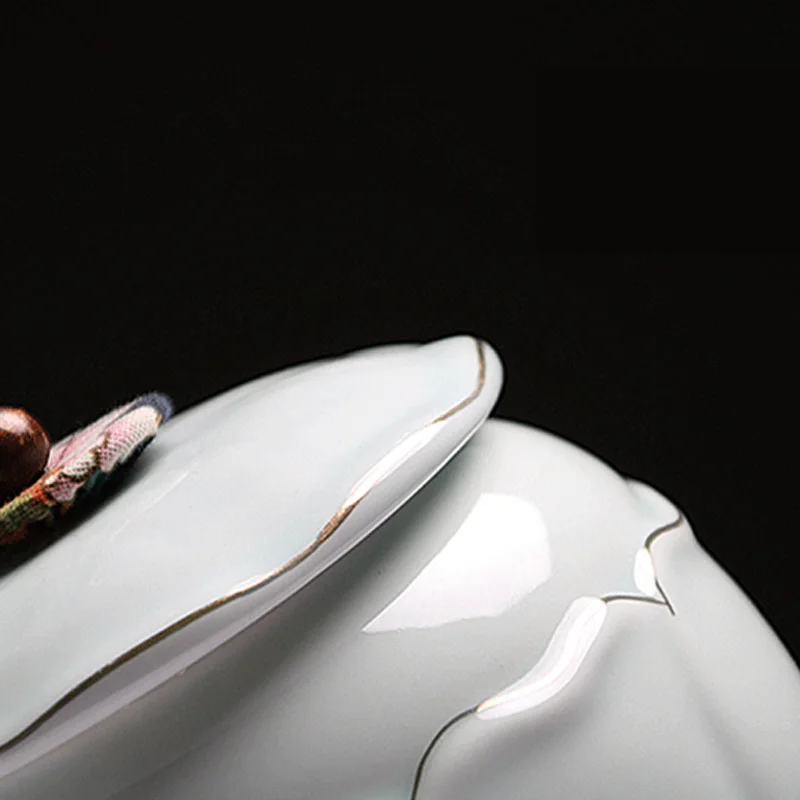 

Mu Tao tea pot ceramic household large storage tank sealed pot tea warehouse gold creative packaging Tea caddy large jar te