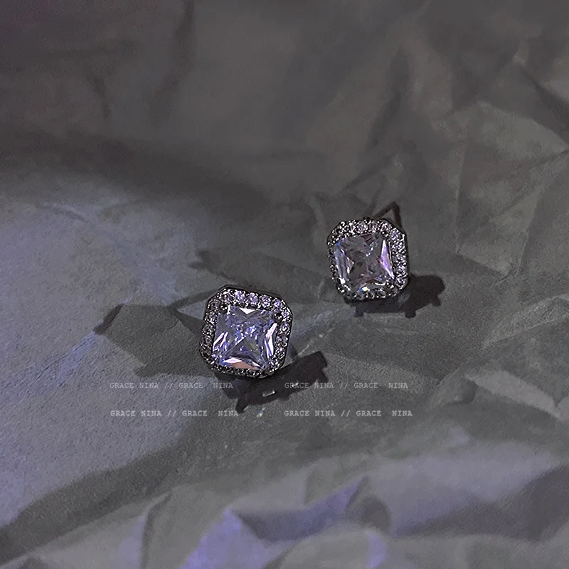 

Геометрические Квадратные серьги с бриллиантами из серебра 925 пробы, изысканные серьги с кристаллами, корейские универсальные серьги, женс...