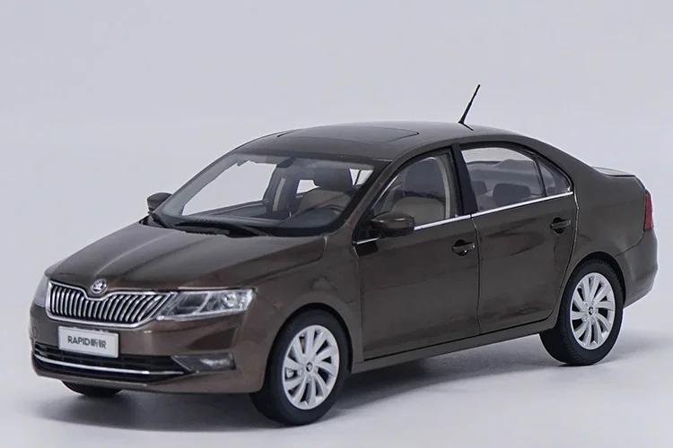 1:18 Высокая тщательная Skoda Rapid сплав модель автомобиля статические металлические модельные автомобили с оригинальной коробкой