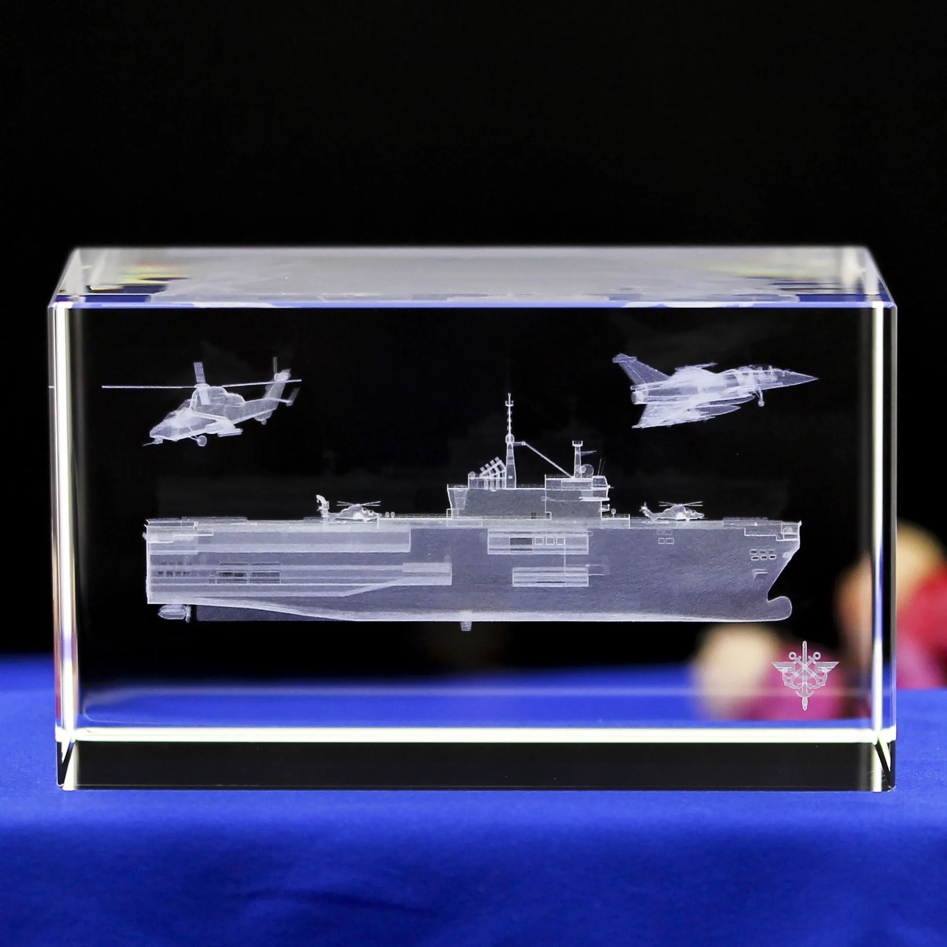 

Crystal Glass 3D Carved handicraft ornaments creative gifts Navy veterans souvenirs Home Decor