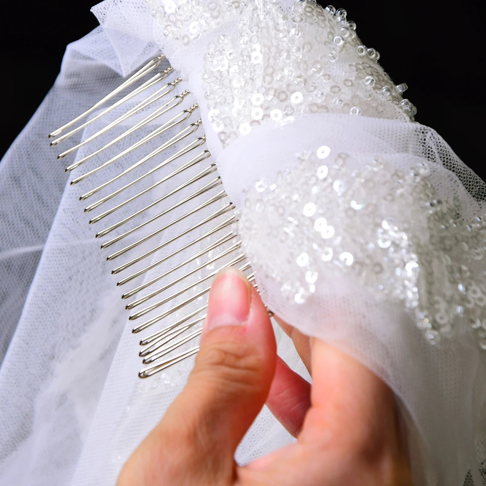 

Elegant White Ivory 2 M Long one-Layer Wedding Veil Soft Tull Bridal Veil Lace Edge Catherdal Bridal Veil with Comb for Brides