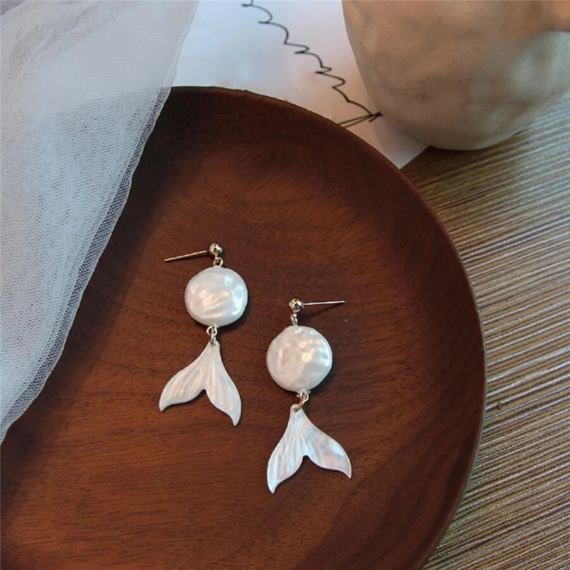 Модные высококачественные белые серьги гвоздики с хвостом русалки имитация